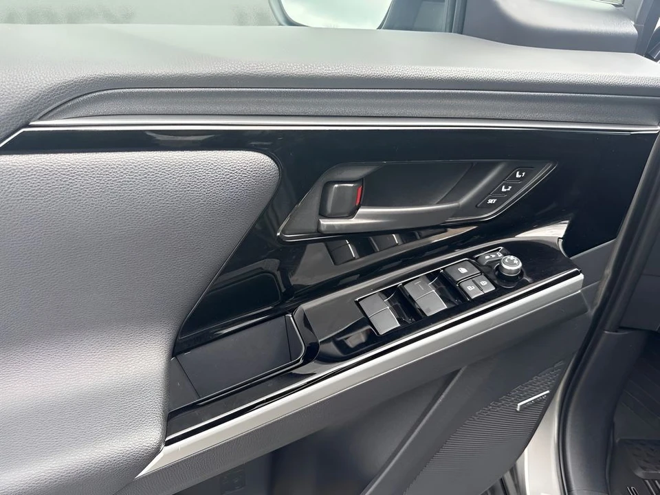 2025 Subaru - Image 24 of 31