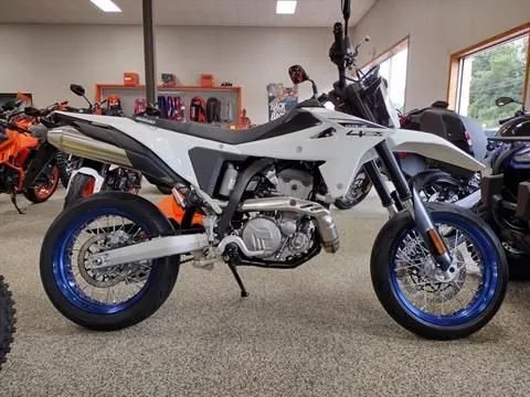 2025 Suzuki DR-Z4SM