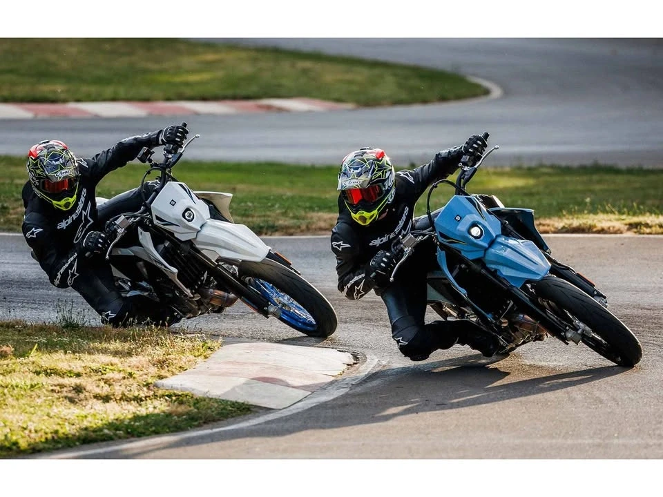 2025 Suzuki Motorcycles - Image 18 of 20