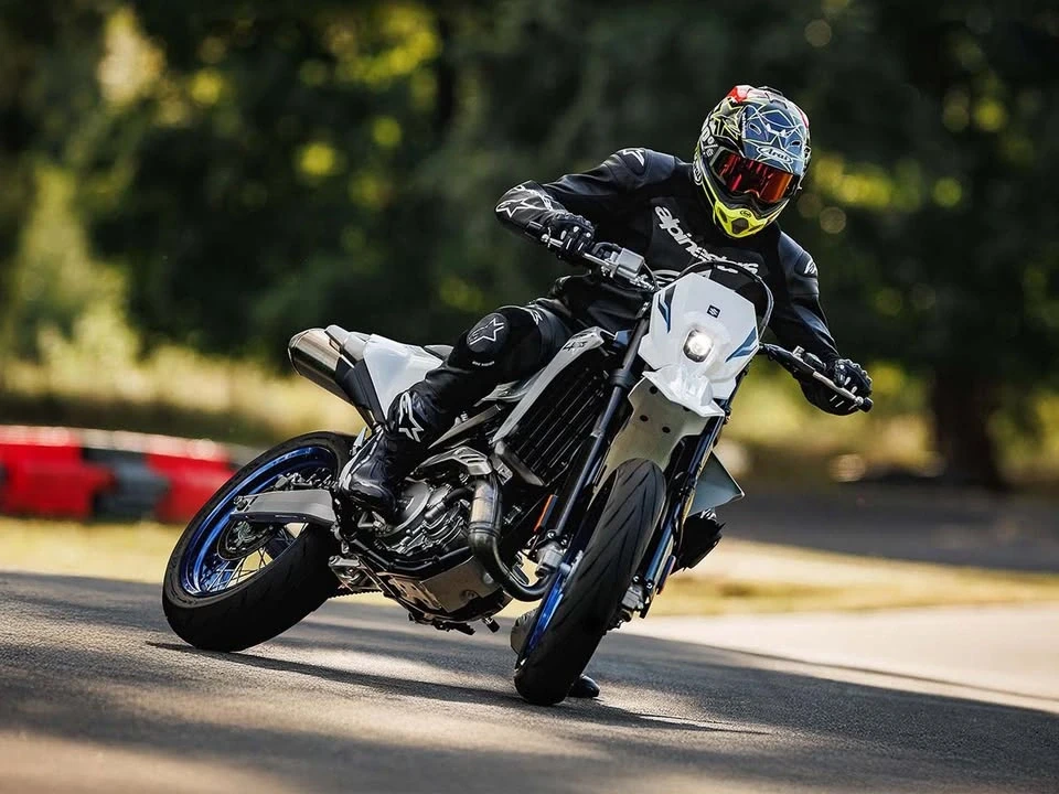2025 Suzuki Motorcycles - Image 14 of 20
