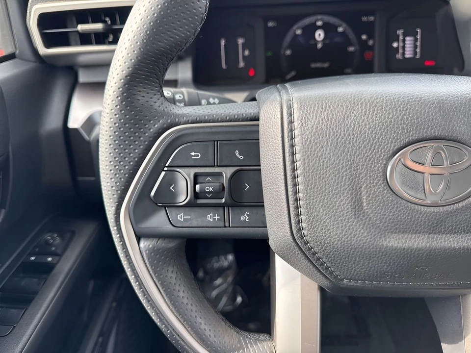 2025 Toyota 4Runner 6th Gen - Image 13 of 21