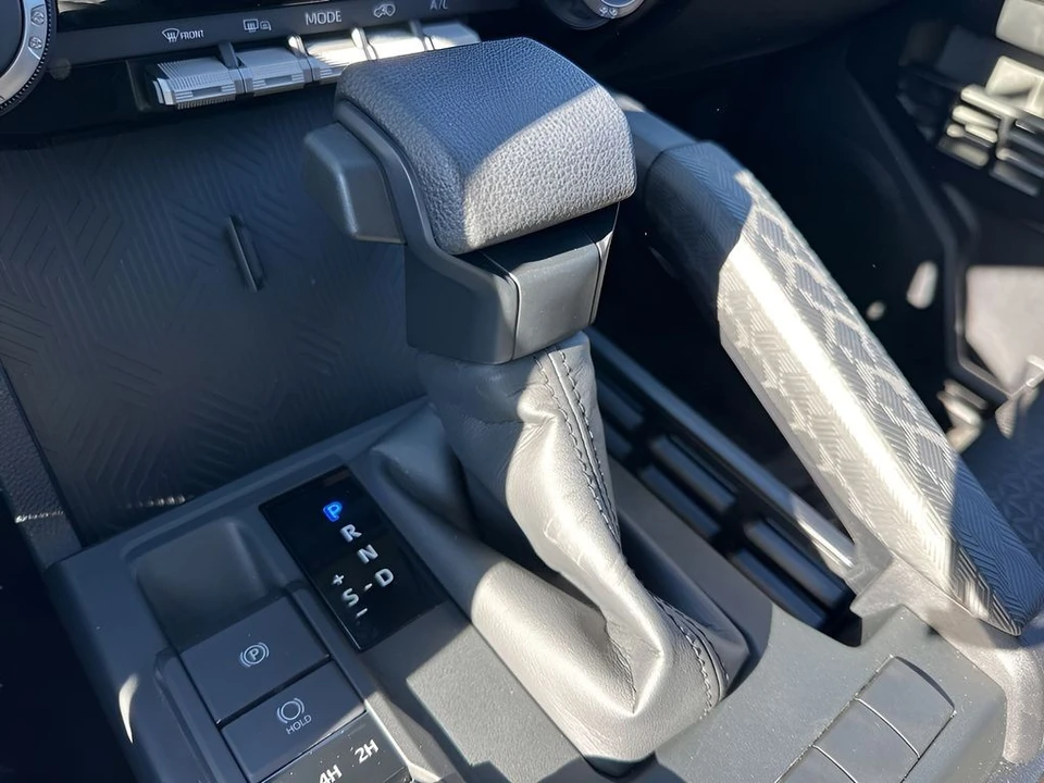 2025 Toyota 4Runner 6th Gen - Image 15 of 21