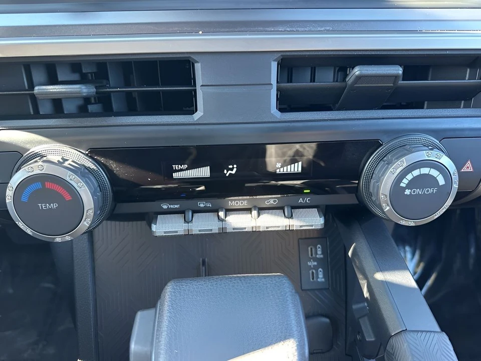 2025 Toyota 4Runner 6th Gen - Image 17 of 21