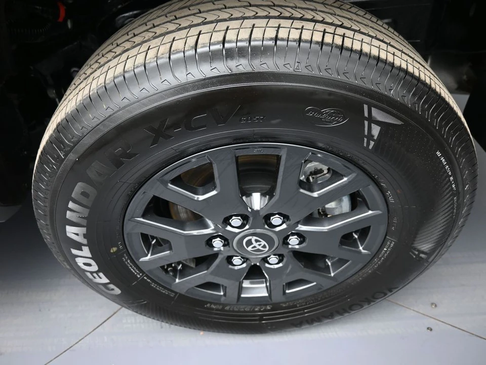 2025 Toyota 4Runner 6th Gen - Image 15 of 21