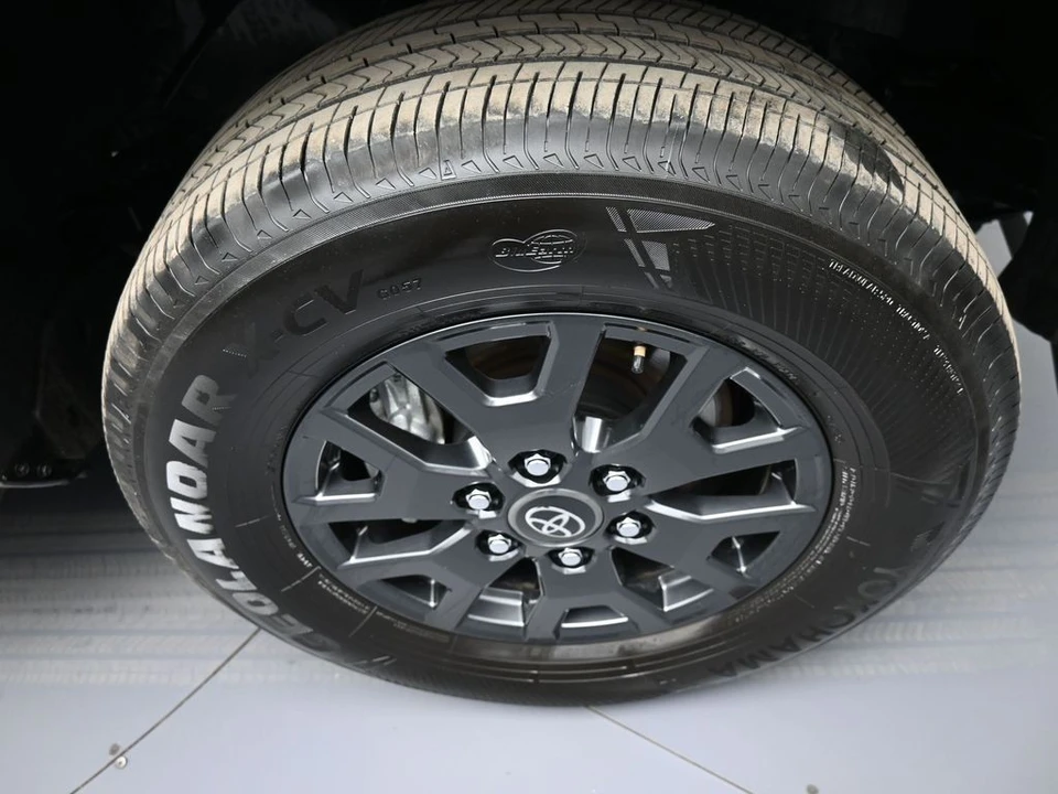2025 Toyota 4Runner 6th Gen - Image 13 of 21