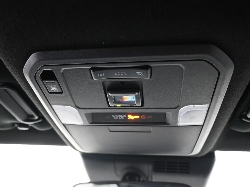 2025 Toyota 4Runner 6th Gen - Image 17 of 21