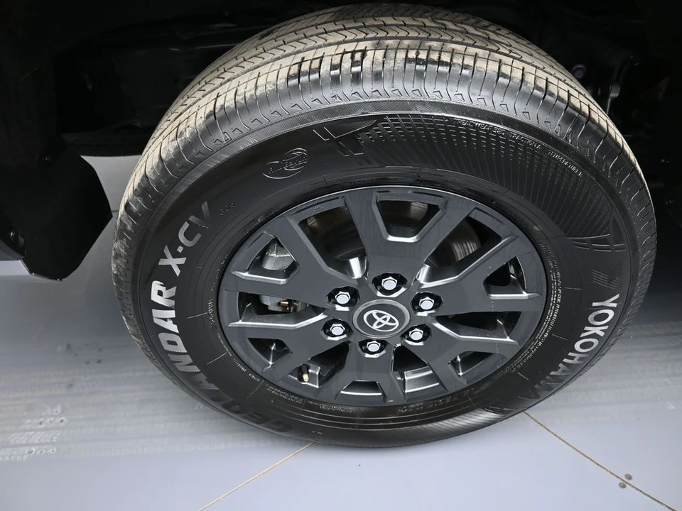 2025 Toyota 4Runner 6th Gen - Image 12 of 21