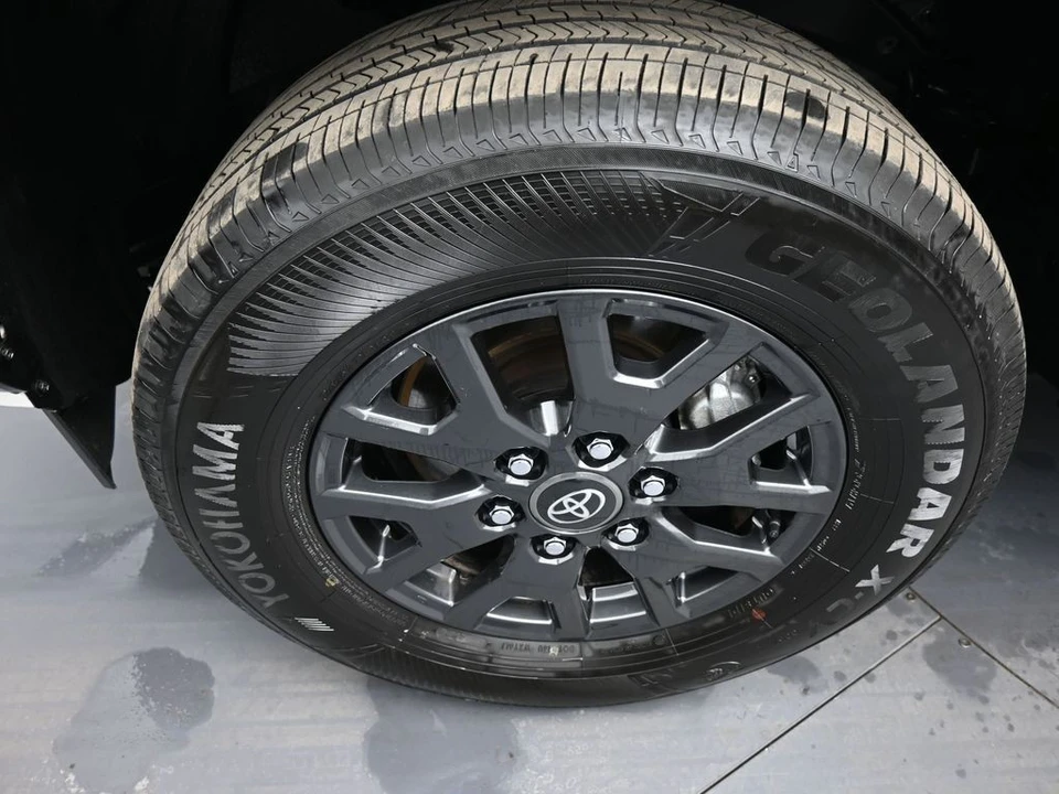 2025 Toyota 4Runner 6th Gen - Image 14 of 21