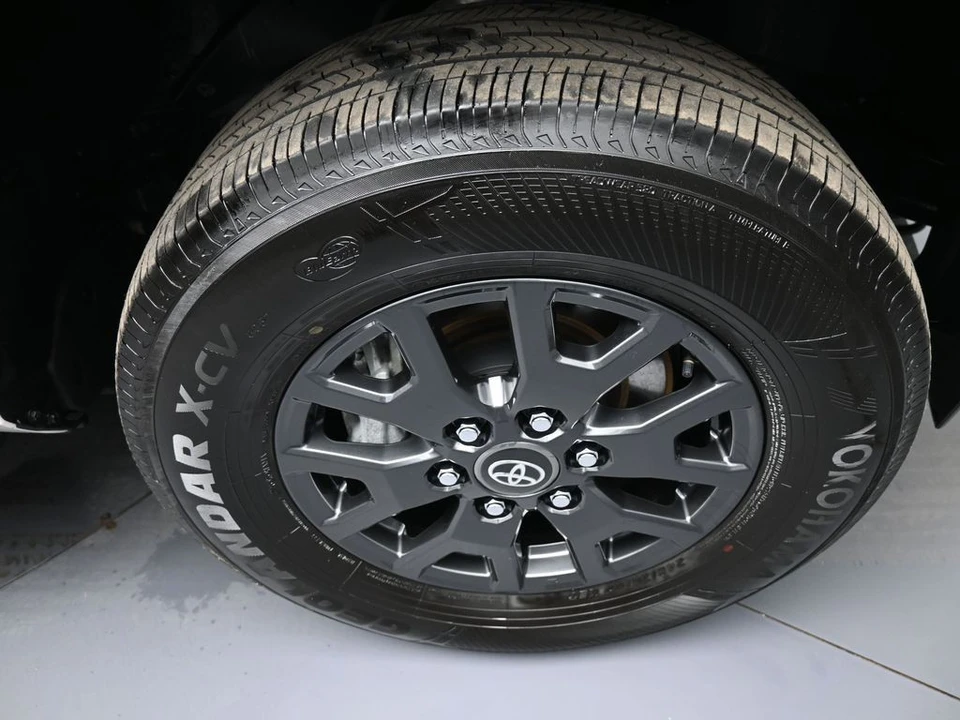 2025 Toyota 4Runner 6th Gen - Image 13 of 21