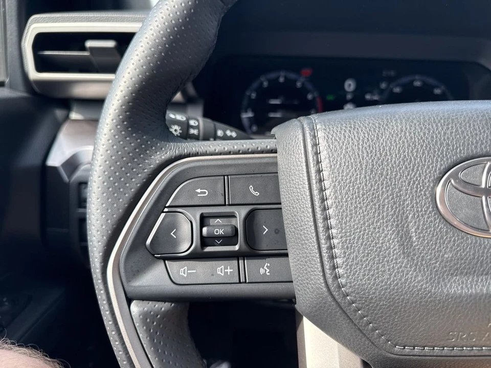 2025 Toyota 4Runner 6th Gen - Image 14 of 21
