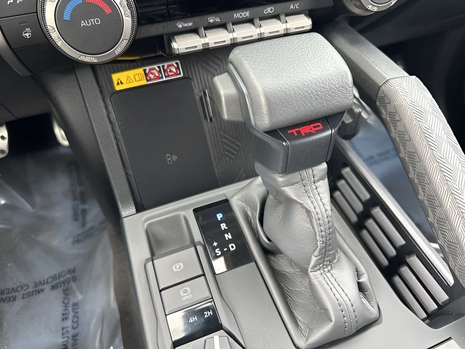 2025 Toyota 4Runner 6th Gen - Image 15 of 21