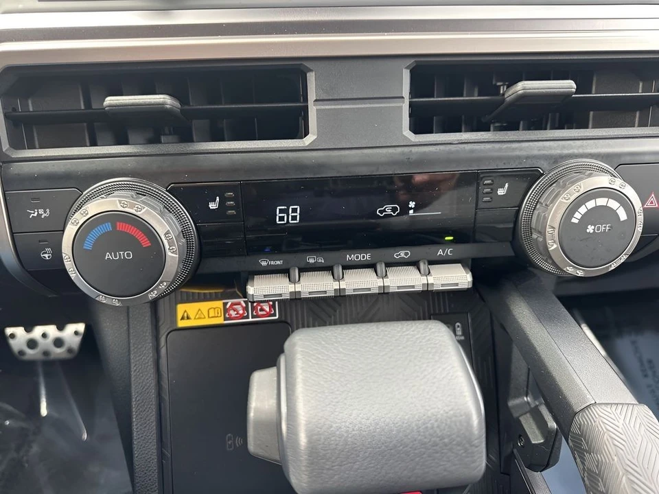 2025 Toyota 4Runner 6th Gen - Image 17 of 21