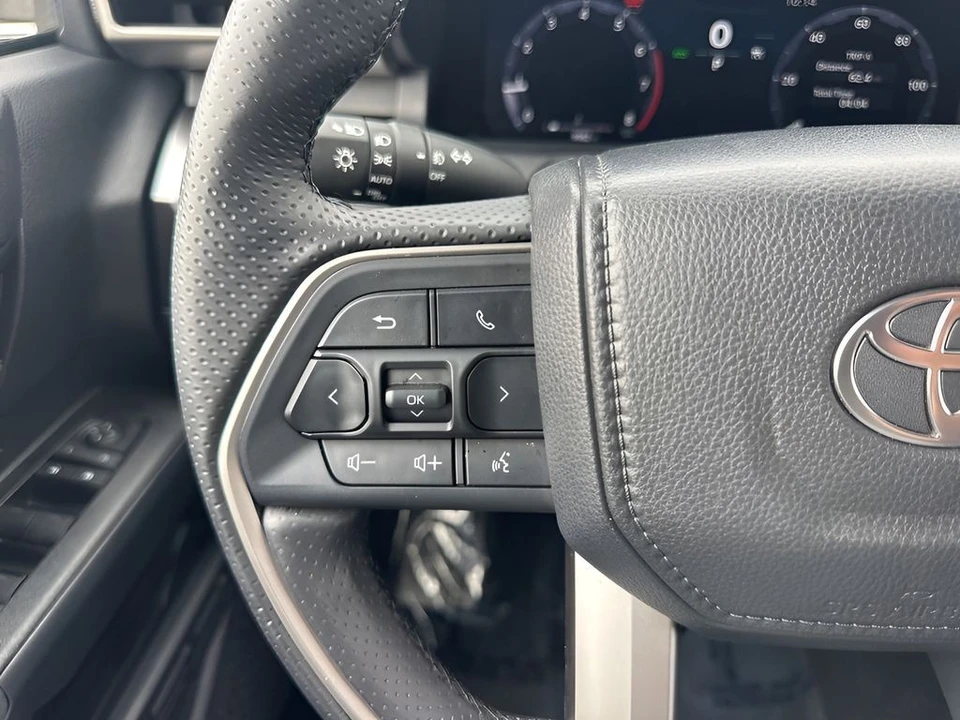 2025 Toyota 4Runner 6th Gen - Image 13 of 21