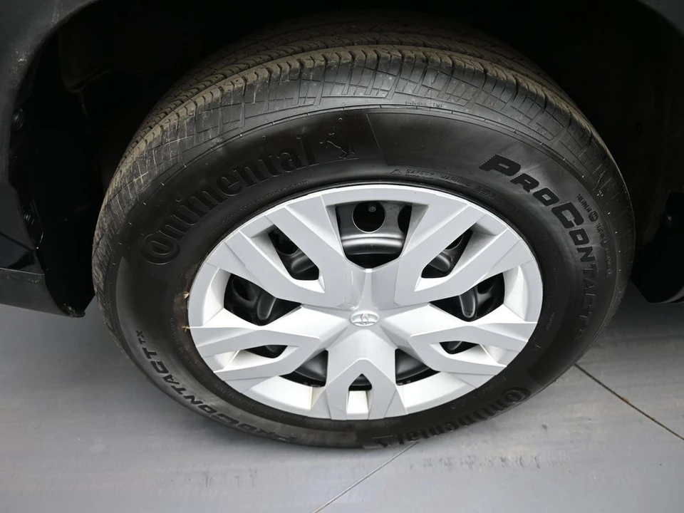 2025 Toyota Corolla Cross - Image 12 of 21