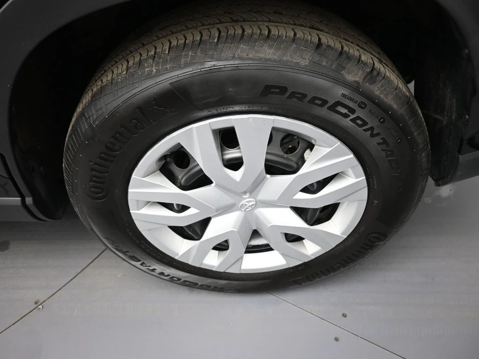2025 Toyota Corolla Cross - Image 15 of 21