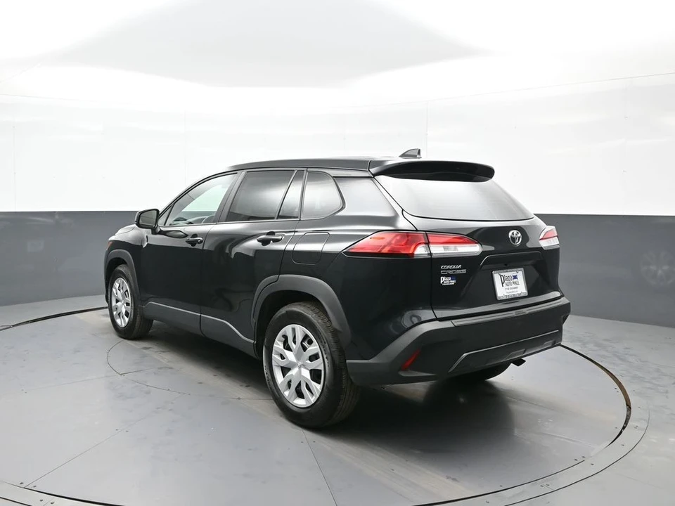2025 Toyota Corolla Cross - Image 8 of 21