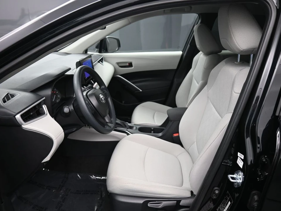 2025 Toyota Corolla Cross - Image 18 of 21