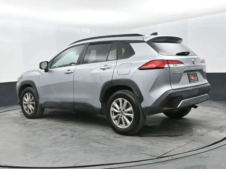 2025 Toyota Corolla Cross - Image 9 of 12