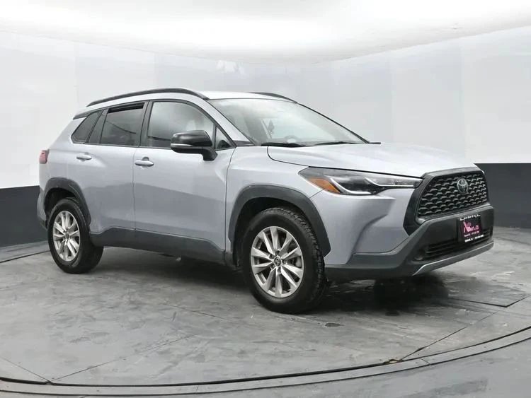 2025 Toyota Corolla Cross - Image 2 of 12