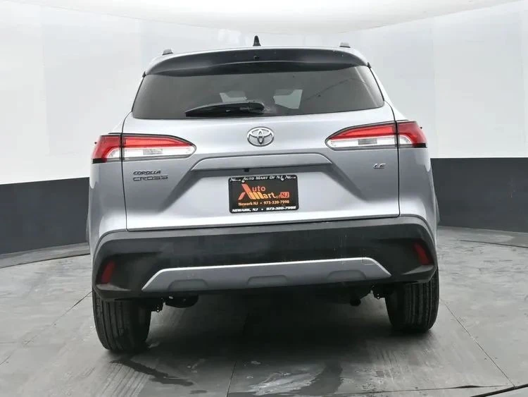 2025 Toyota Corolla Cross - Image 8 of 12