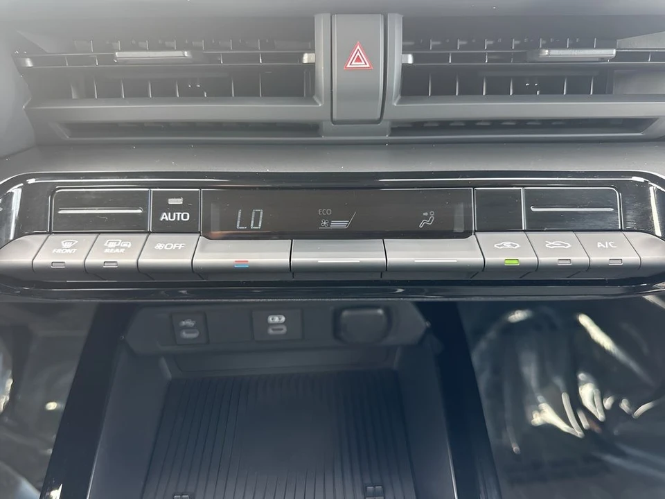 2025 Toyota Prius 5th Gen - Image 19 of 21