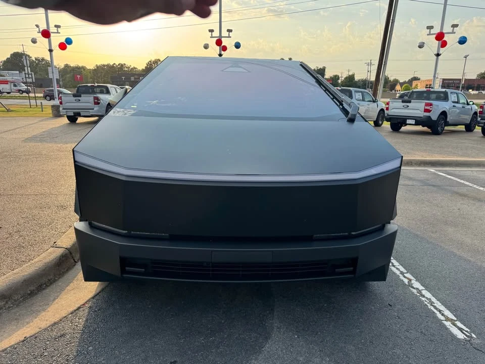 2025 Tesla Cybertruck - Image 3 of 8
