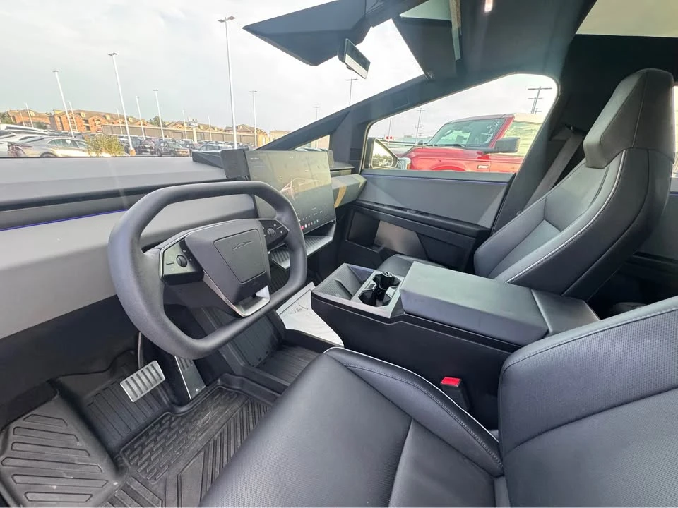 2025 Tesla Cybertruck - Image 8 of 8