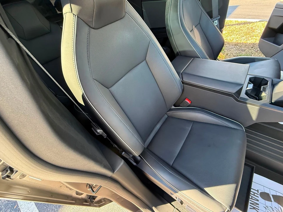 2025 Tesla Cybertruck - Image 8 of 12