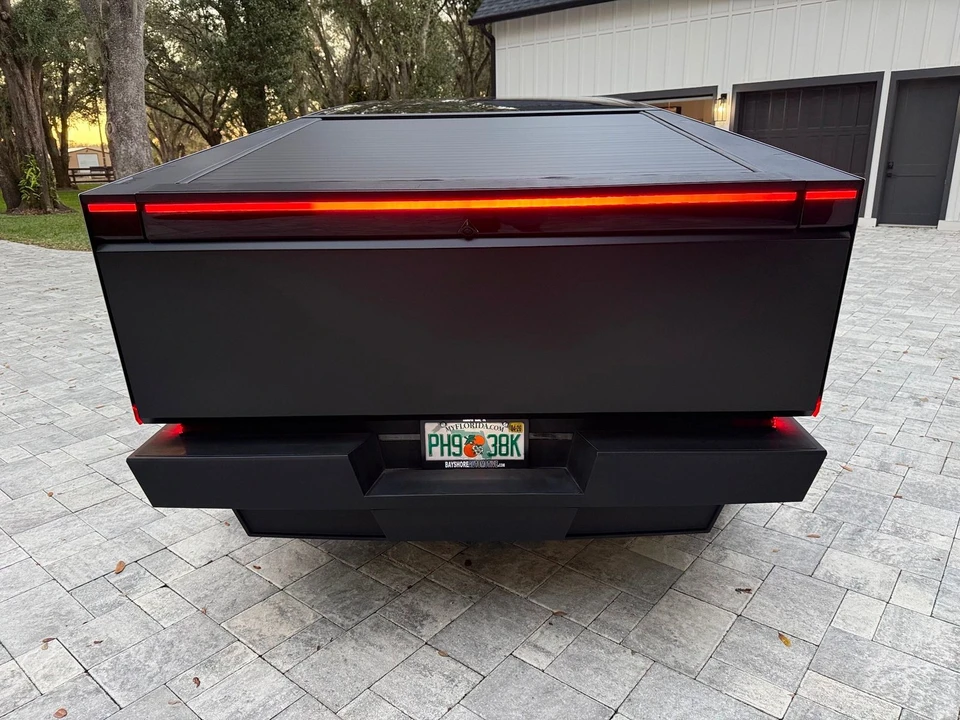 2025 Tesla Cybertruck - Image 5 of 12