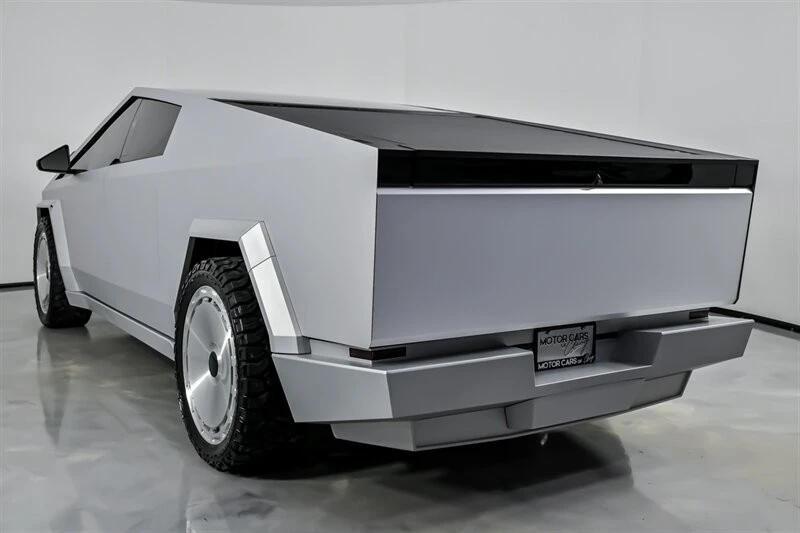 2025 Tesla Cybertruck - Image 10 of 12