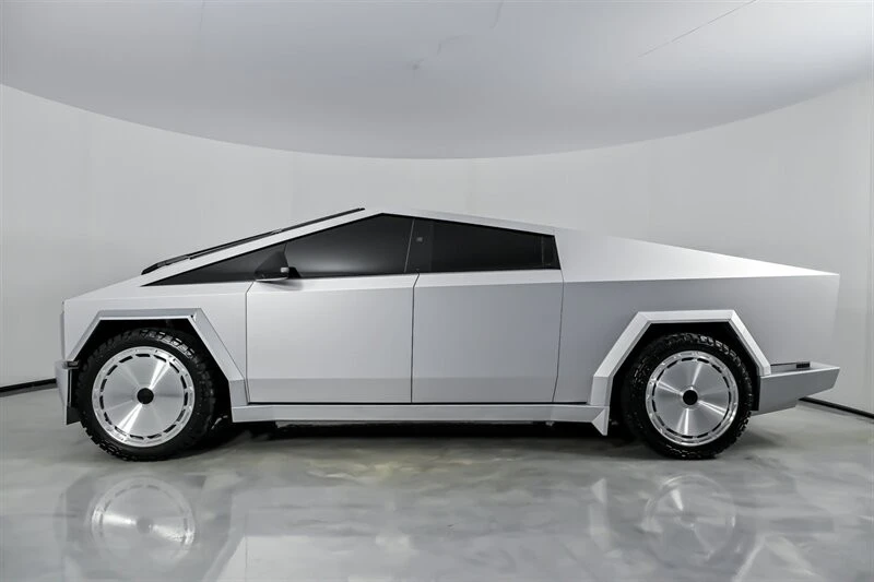 2025 Tesla Cybertruck - Image 8 of 12