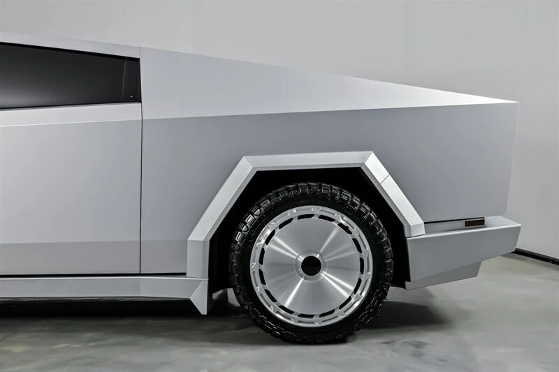 2025 Tesla Cybertruck - Image 9 of 12