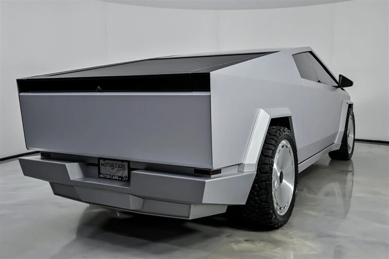 2025 Tesla Cybertruck - Image 12 of 12