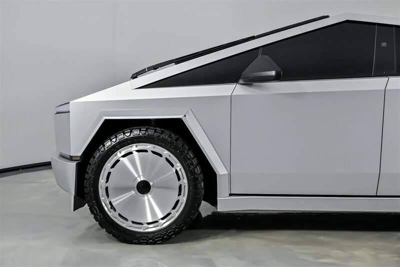 2025 Tesla Cybertruck - Image 7 of 12