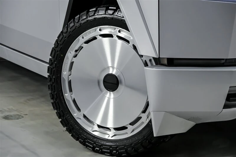 2025 Tesla Cybertruck - Image 4 of 12
