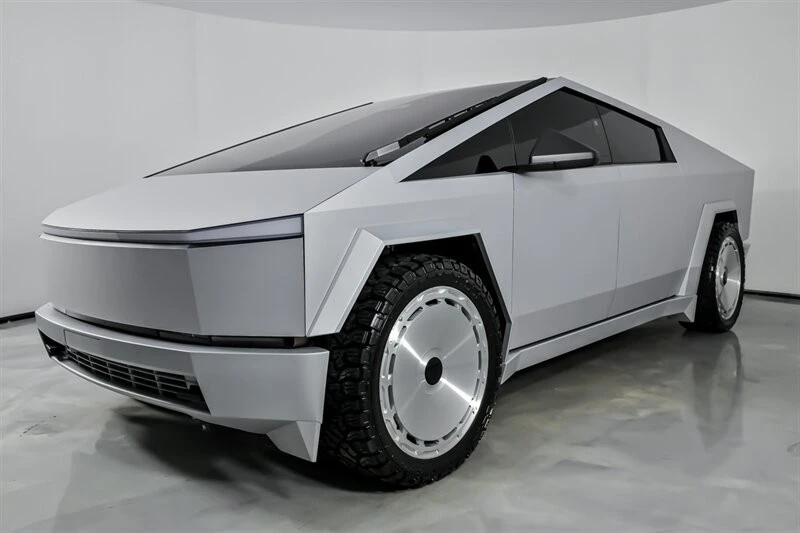 2025 Tesla Cybertruck - Image 6 of 12