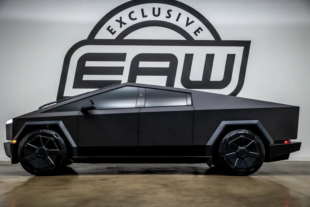 2025 Tesla Cybertruck - Image 6 of 12