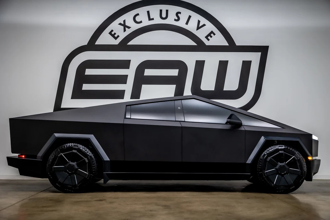 2025 Tesla Cybertruck - Image 9 of 12