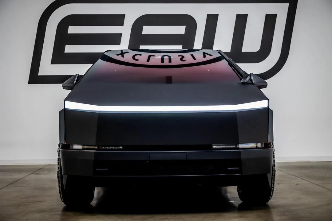 2025 Tesla Cybertruck - Image 3 of 12