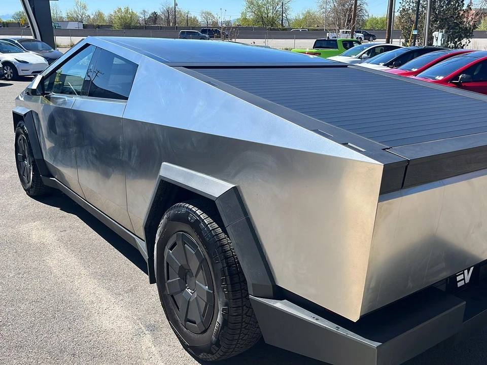 2025 Tesla Cybertruck - Image 6 of 21