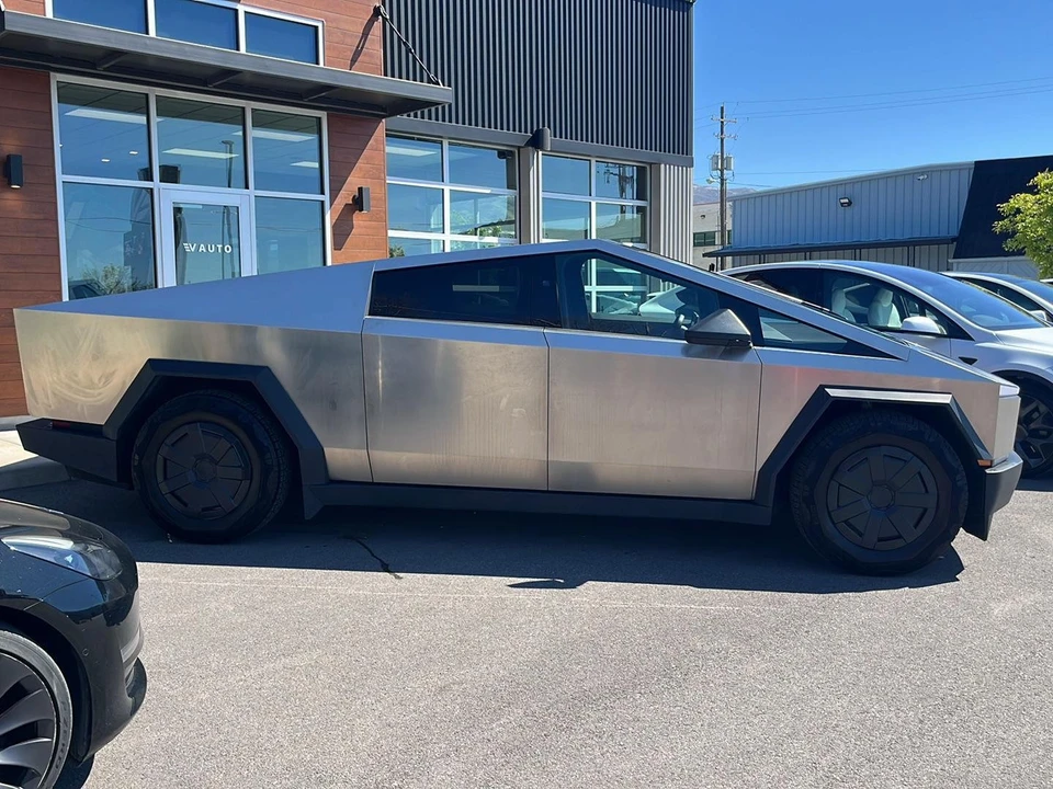 2025 Tesla Cybertruck - Image 9 of 21