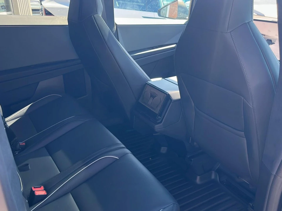 2025 Tesla Cybertruck - Image 19 of 21