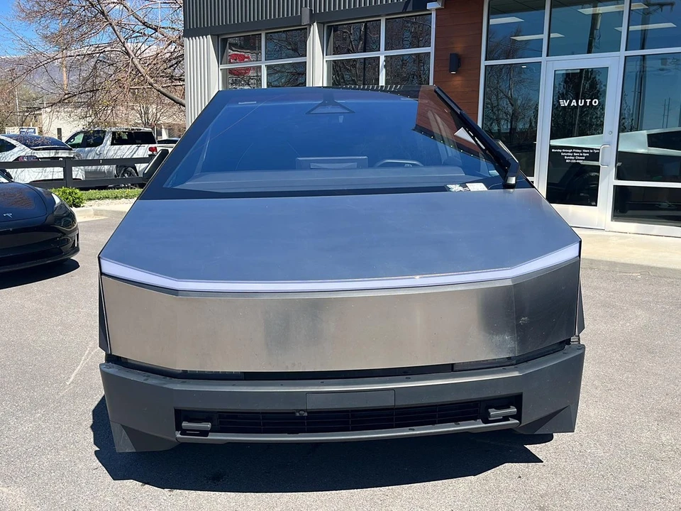 2025 Tesla Cybertruck - Image 3 of 21