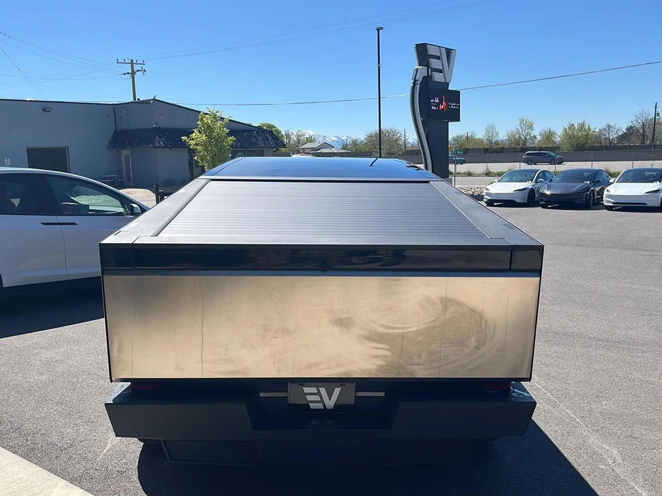 2025 Tesla Cybertruck - Image 7 of 21