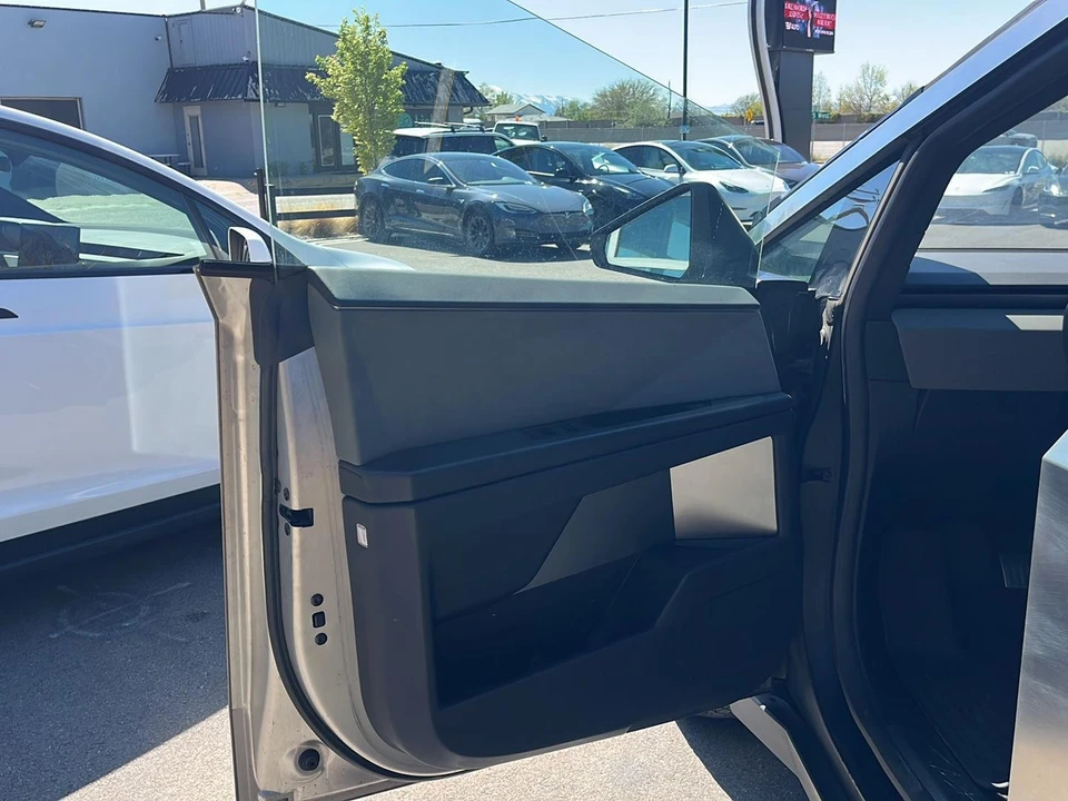 2025 Tesla Cybertruck - Image 11 of 21