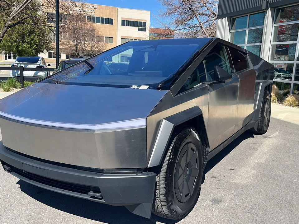 2025 Tesla Cybertruck - Image 4 of 21