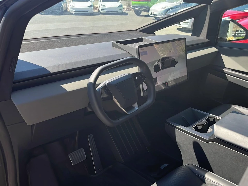 2025 Tesla Cybertruck - Image 12 of 21