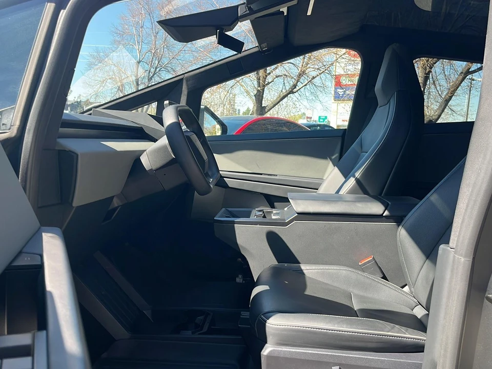 2025 Tesla Cybertruck - Image 13 of 21