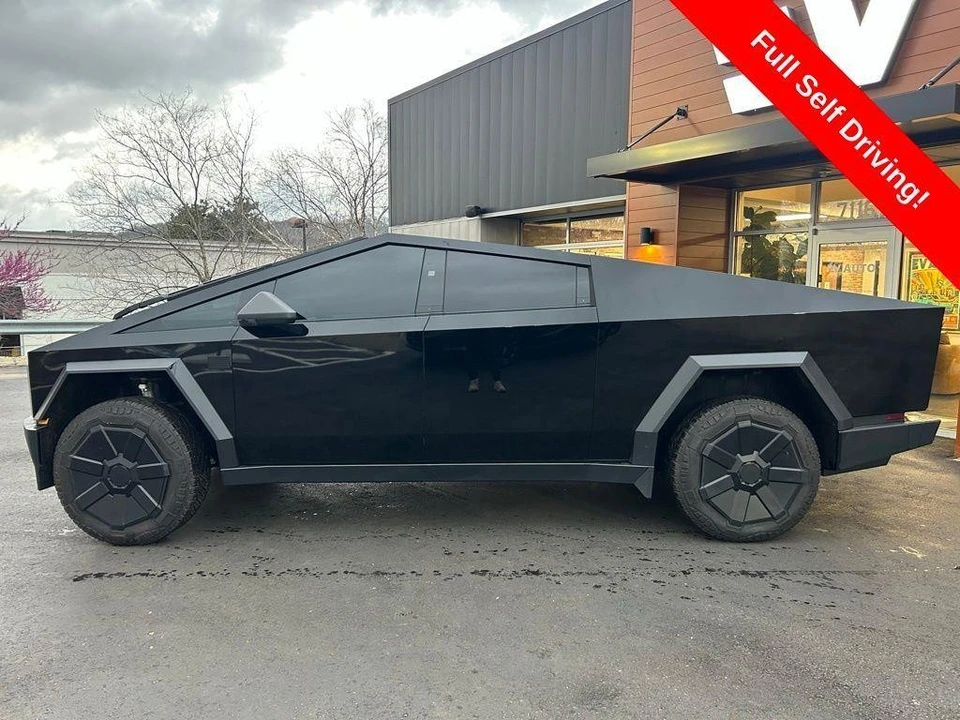 2025 Tesla Cybertruck - Image 5 of 17