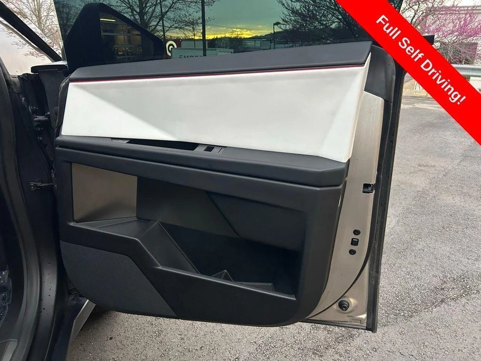 2025 Tesla Cybertruck - Image 10 of 17